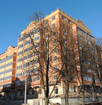 по улице Вознесенской